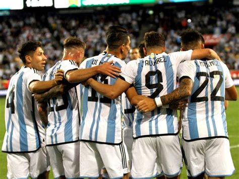 La Barcaza La Selección Argentina Llega Al Mundial De Qatar 2022 En