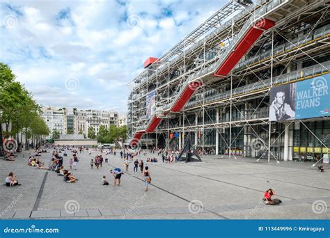 √ Paris Modern Art Museum Pompidou - Alumn Photograph