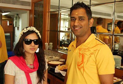 Dhoni Wife Sakshi Singh Rawat Hd Wallpapers ~ Bollywood Movie Photos And Wallpapers