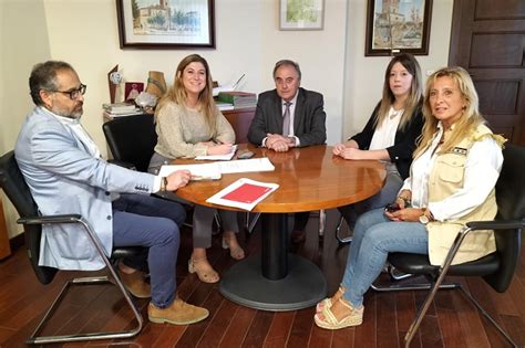 La Delegada Territorial Se Compromete A La Ampliaci N Del Centro De