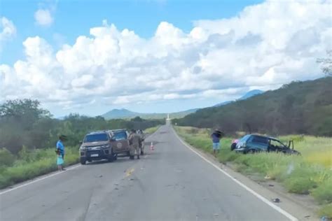 Colisão frontal deixa um morto na BA 148 entre Brumado e Livramento de