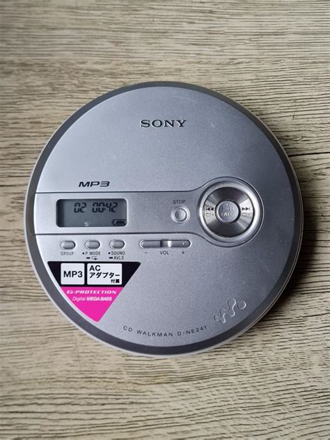 Sony D NE241 Walkman Discman Portable CD Player Audio Portable Music