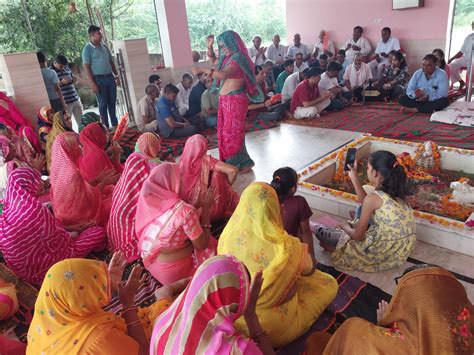 Told The Importance Of Satsang Devotees Danced On Hymns सत्संग का बताया महत्व भजनों पर थिरके