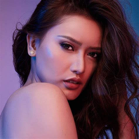 Get your Shawtout from Arra Gunio