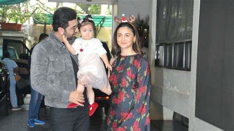 Pics Alia Bhatt Ranbir Kapoor Reveal Daughter Rahas Face On Christmas