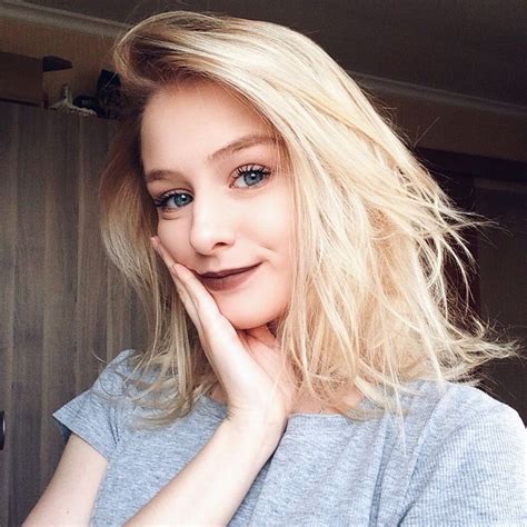 Hot girl Nga tuổi đẹp như thiên thần vừa cất giọng hát ai cũng nức