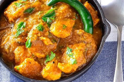 Premium Photo Close Up Traditional Indian Butter Chicken Curry And