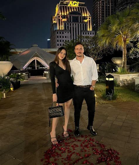 Pamer Foto Mesra Di Dapur Ini 5 Potret Anniversary Raisa Dan Hamish