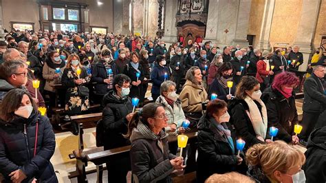 A Lugano Fiaccole E Preghiere Per La Pace