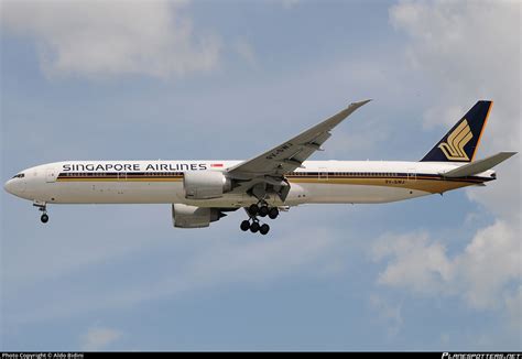 V Swj Singapore Airlines Boeing Er Photo By Aldo Bidini Id