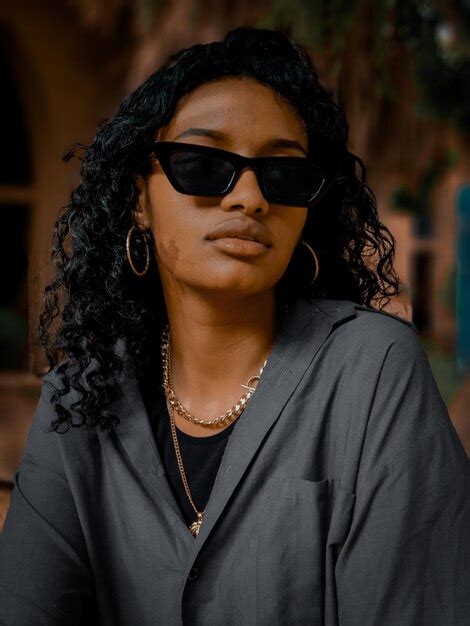 Premium Photo Portrait Of Young Woman Wearing Sunglasses