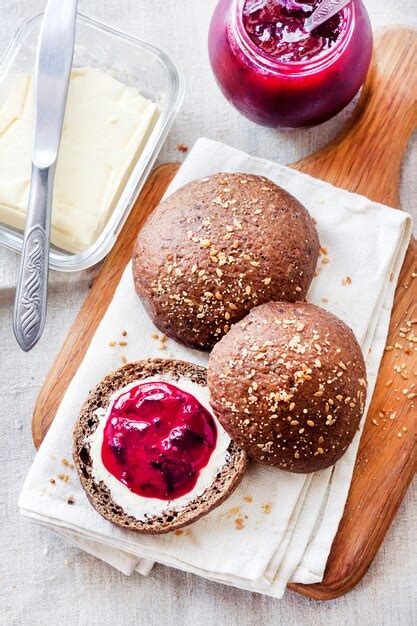 Bollos De Centeno Caseros Con Semillas De Lino S Samo Y Amapola Blanca