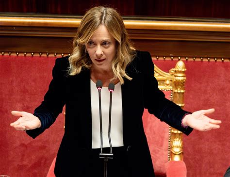 Studente Fa Il Gesto Della Pistola Contro Meloni Al Senato La Premier