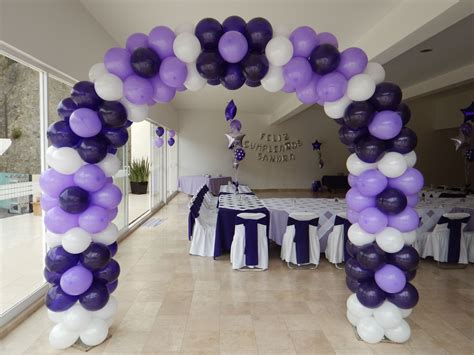 Arco Con Forma De Flores Bouquets Y Letras De Globos Al Fondo Decoración Con Globos