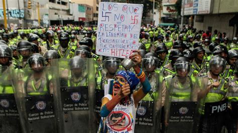 La Oposición Venezolana Calificó De Trampa La Suspensión De La Recolección De Firmas Para El