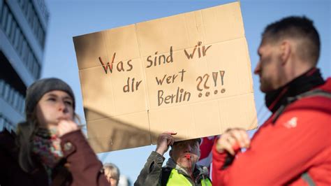 Berlin Stürzt Der Bvg Streik Die Hauptstadt In Das Chaos Kolumne