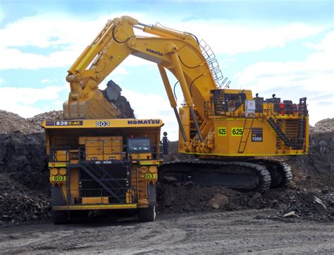 Komatsu Launches Pc7000 Hydraulic Excavator In Australia International Mining