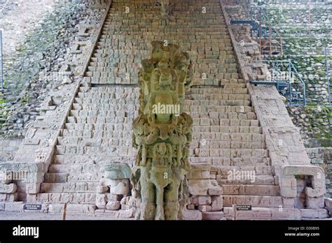 Escalera Jeroglífica Sitio Arqueológico Maya Las Ruinas De Copán