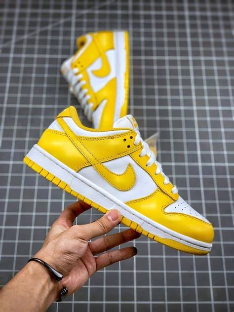 Nike Sb Dunk Low Yellow Kingwalk