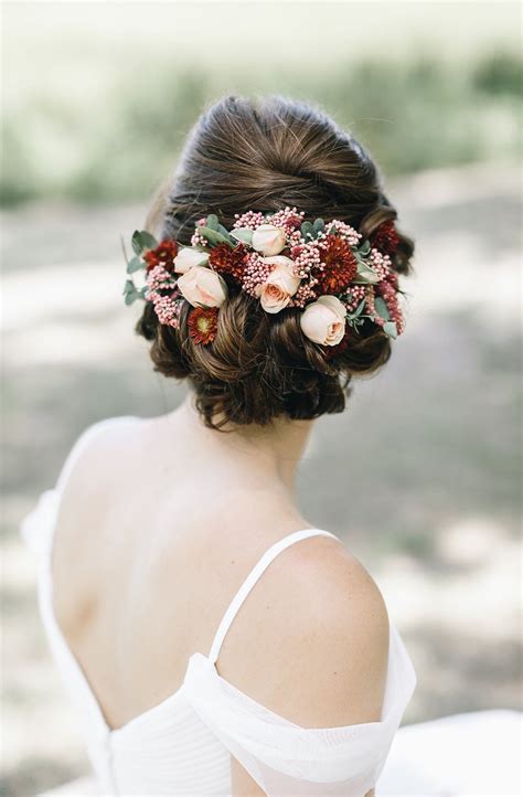 30 Wedding Hairstyles With Flowers