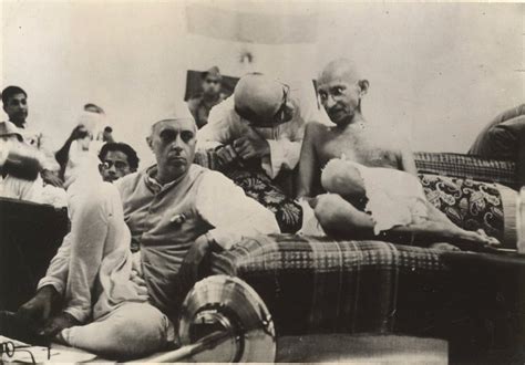 File:Nehru with Gandhi 1942.jpg - Wikimedia Commons