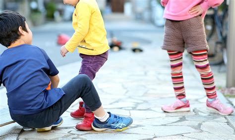 ウチの隣に「道路族」が引っ越してきた。響き渡る子どもの声、謎の爆音に「迷惑でしかない…」と嘆き All About ニュース