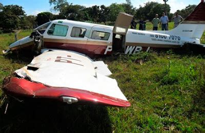 Jornal O Divisor Rajada de vento derruba avião na hora do pouso em