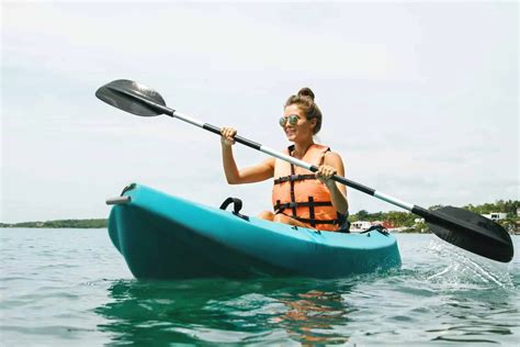 Best Kayak Life Vest: Top 10 Safe & Comfortable Kayak Life Jackets (PFD)