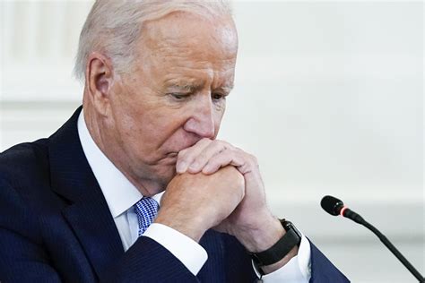 Cae La Popularidad De Joe Biden Revela Encuesta De La Ap Ap News