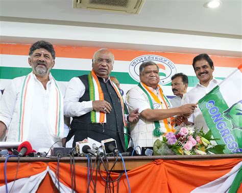 Former Karnataka Chief Minister Jagadish Shettar Joins Congress