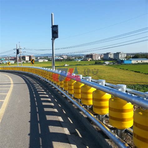 Road Traffic Safety Anti Corrosion Highway Rotary Barrier EVA PU Rotary