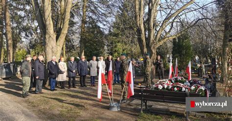 Rocznica Katastrofy Smole Skiej Kwiaty Na Grobie Sebastiana Karpiniuka