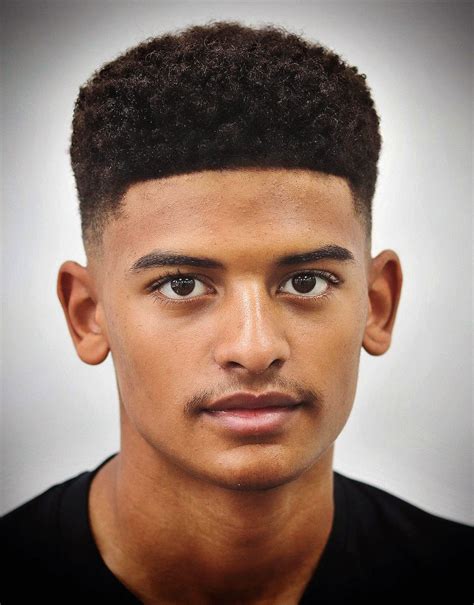 Мужская стрижка Short Afro Fade – короткий афро с плавным ...