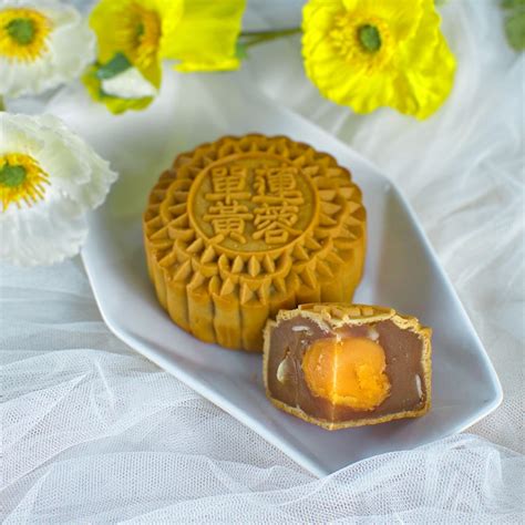 Less Sugar Pure Lotus Single Yolk Mooncake 少糖单黄莲蓉月饼 Yubake