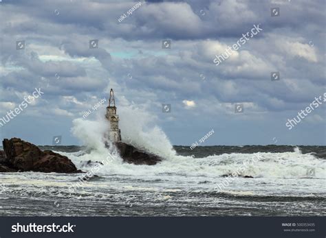 Waves Crashing Into Lighthouse Stock Photo 500353435 : Shutterstock