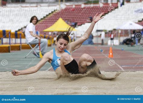 Atleta Di Salto Triplo Fotografia Editoriale Immagine Di Atletismo