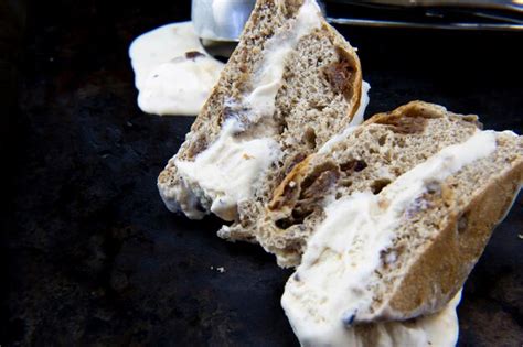 Premium Photo Hot Cross Bun Ice Cream Sandwiche