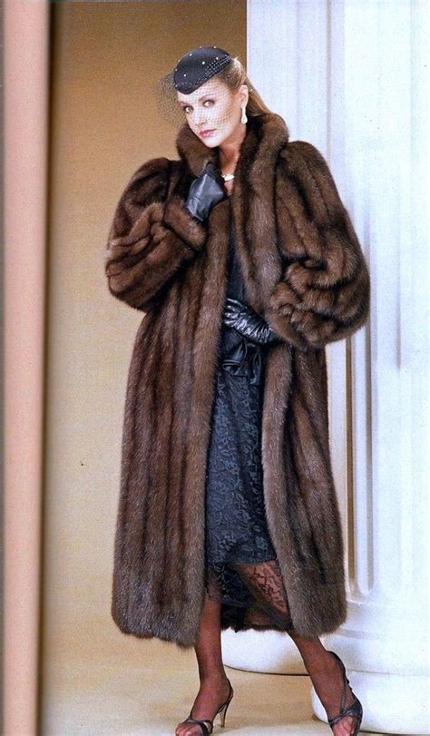 Pin By Robert Nathanson On Hotties In Fur Fur Fashion Sable Fur Coat Fur Hood Coat