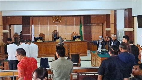 BREAKING NEWS 3 Polisi Divonis 7 Tahun Penjara Kasus Aniaya Tahanan