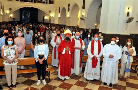 El Obispo Imparte El Sacramento De La Confirmación A 27 Fieles De La