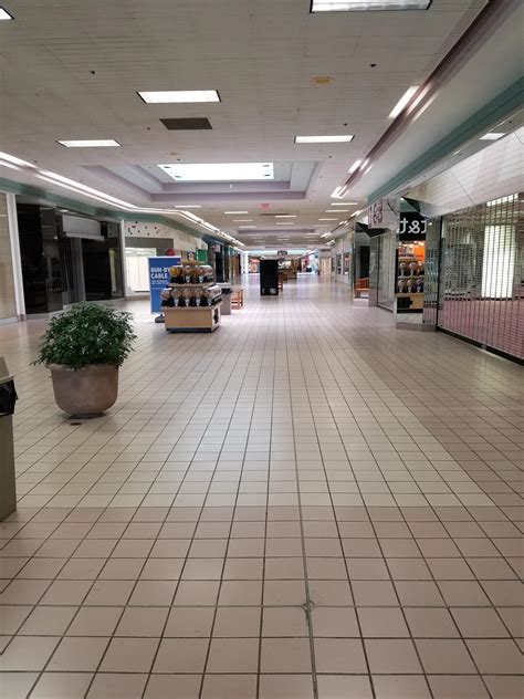 Phillipsburg Mall, Phillipsburg, NJ : deadmalls