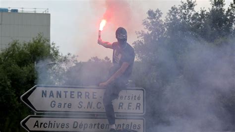 Après La Mort De Nahel Plusieurs Villes Mettent En Place Un Couvre Feu