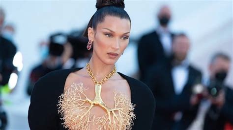 Filistin asıllı model Bella Hadid den yeni paylaşım Her gün ölüm