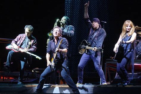 Bruce Springsteen & The E Street Band - Live In Barcelona DVD Review ...