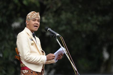 Survei Poltracking Ganjar Pranowo Capres Terkuat Tahun