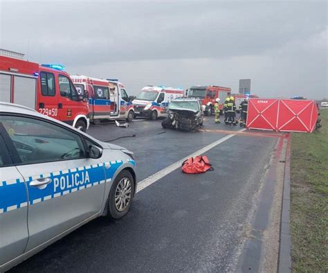 Tragedia na drodze w woj mazowieckim Zderzyły się cztery auta jedna