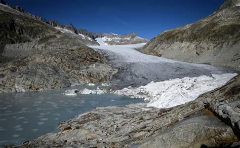 Los glaciares se derriten más rápido cuando desembocan en un lago