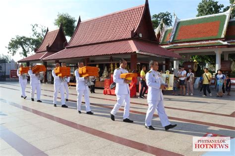 ทรงพระราชทาน ไฟพระราชทาน จดเทยนชย ผาไตรในพธพทธาภเษก สมโภชปชะน