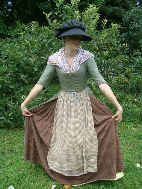 18th-century clothing 18th Century Women, 18th Century Dress, 18th ...