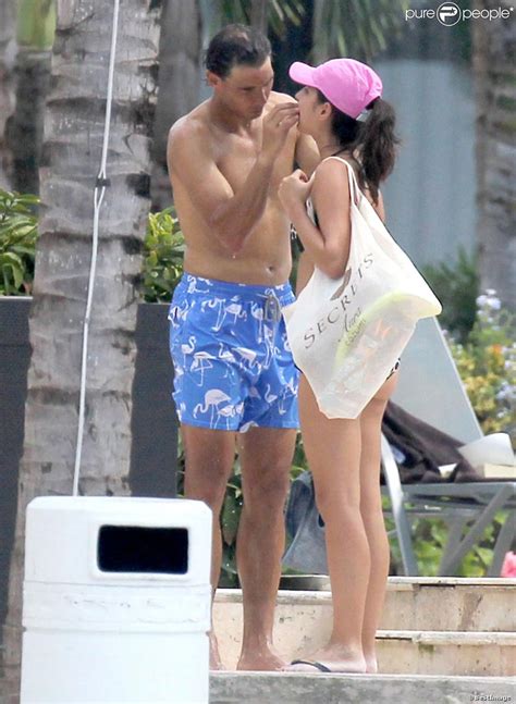 Rafael Nadal Et Sa Compagne Xisca Perello En Vacances Avec Un Groupe D